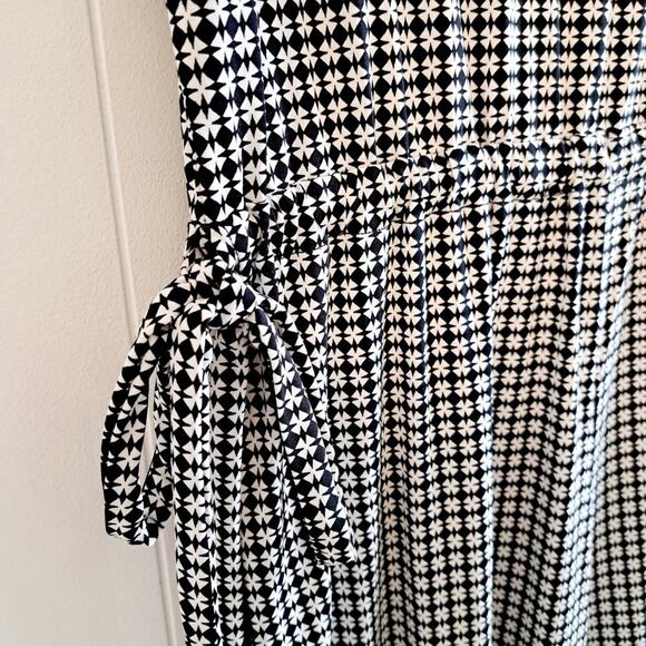 Max Studio Geometric Design Sleeveless Jumpsuit - Picture 5 of 10